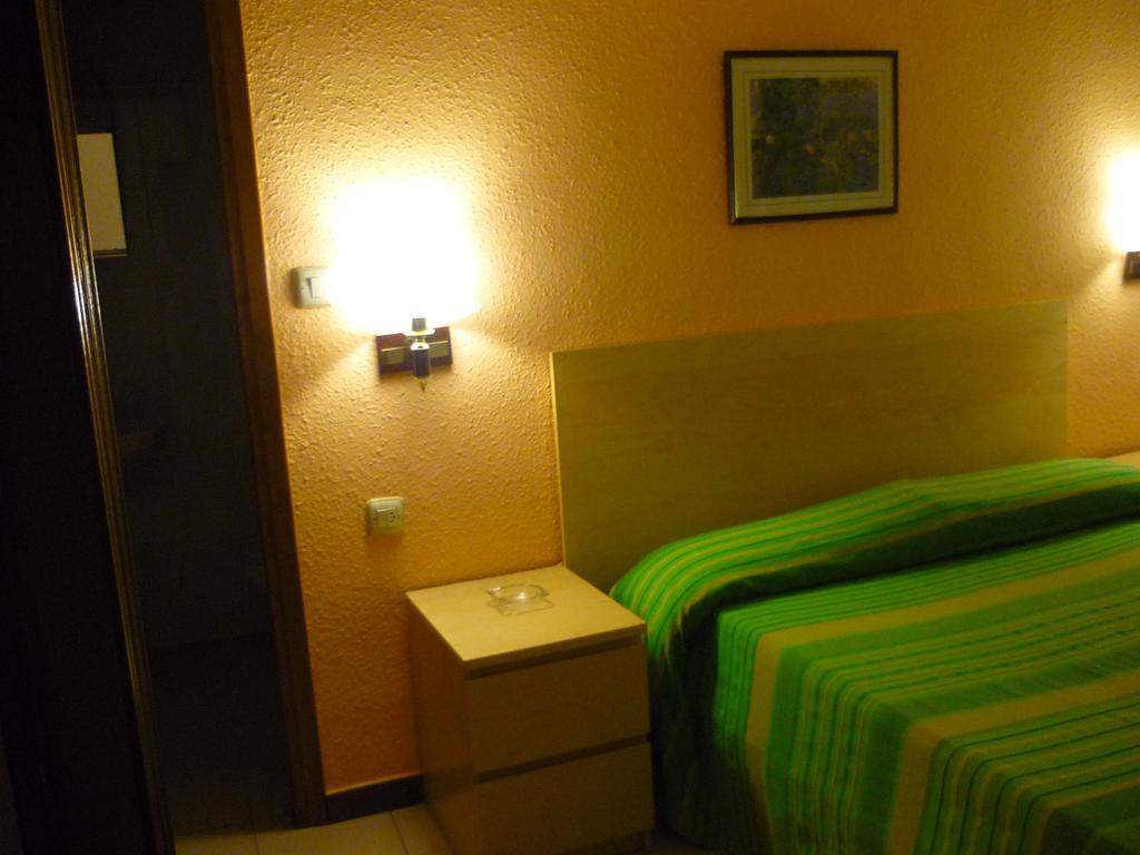 Hostal El Centro 우에스카 객실 사진