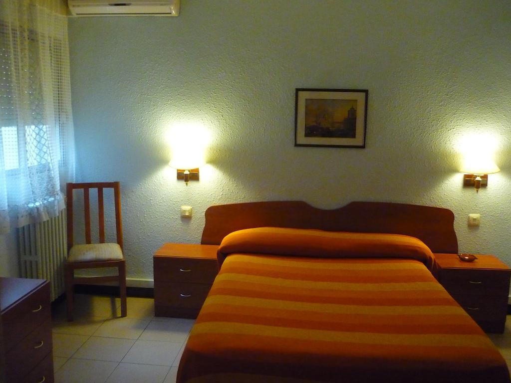 Hostal El Centro 우에스카 객실 사진